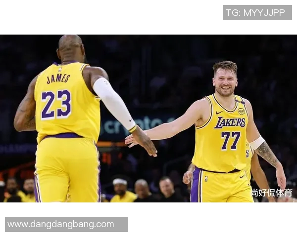 媒体人分析詹姆斯奖项前景暗淡约基奇文班不容小觑KD运气助力争夺一阵